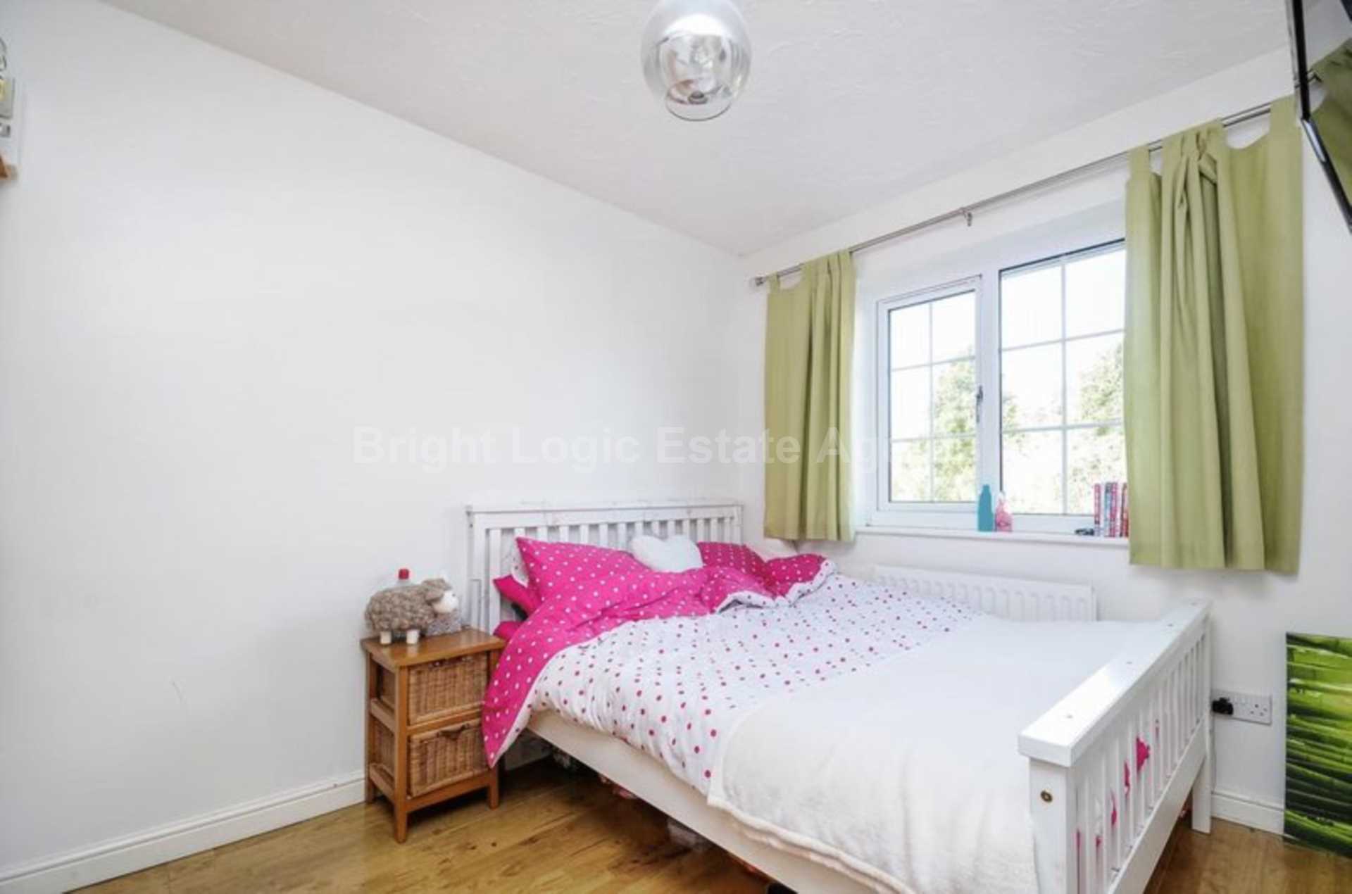 21 Summer Meadows, Crescent Link, Waterside, Image 2