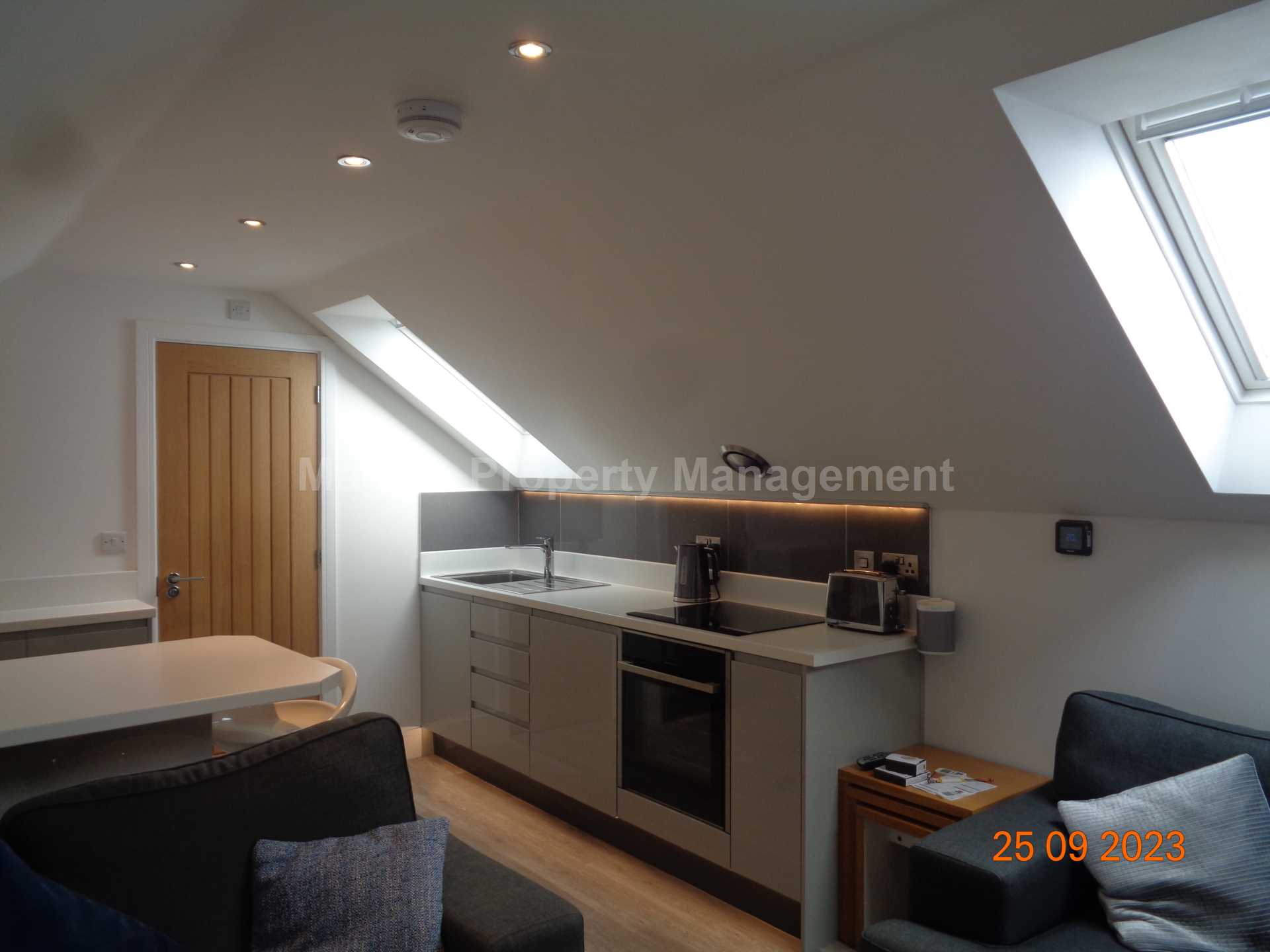 **ALL BILLS INCLUDED**, Eaton Socon, Image 3