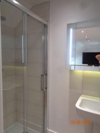 **ALL BILLS INCLUDED**, Eaton Socon, Image 8