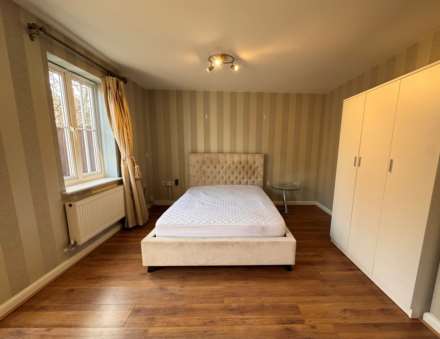 Eynesbury **HOUSE SHARE, BILLS INCLUDED**, Image 2