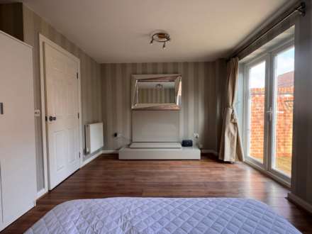 Eynesbury **HOUSE SHARE, BILLS INCLUDED**, Image 4