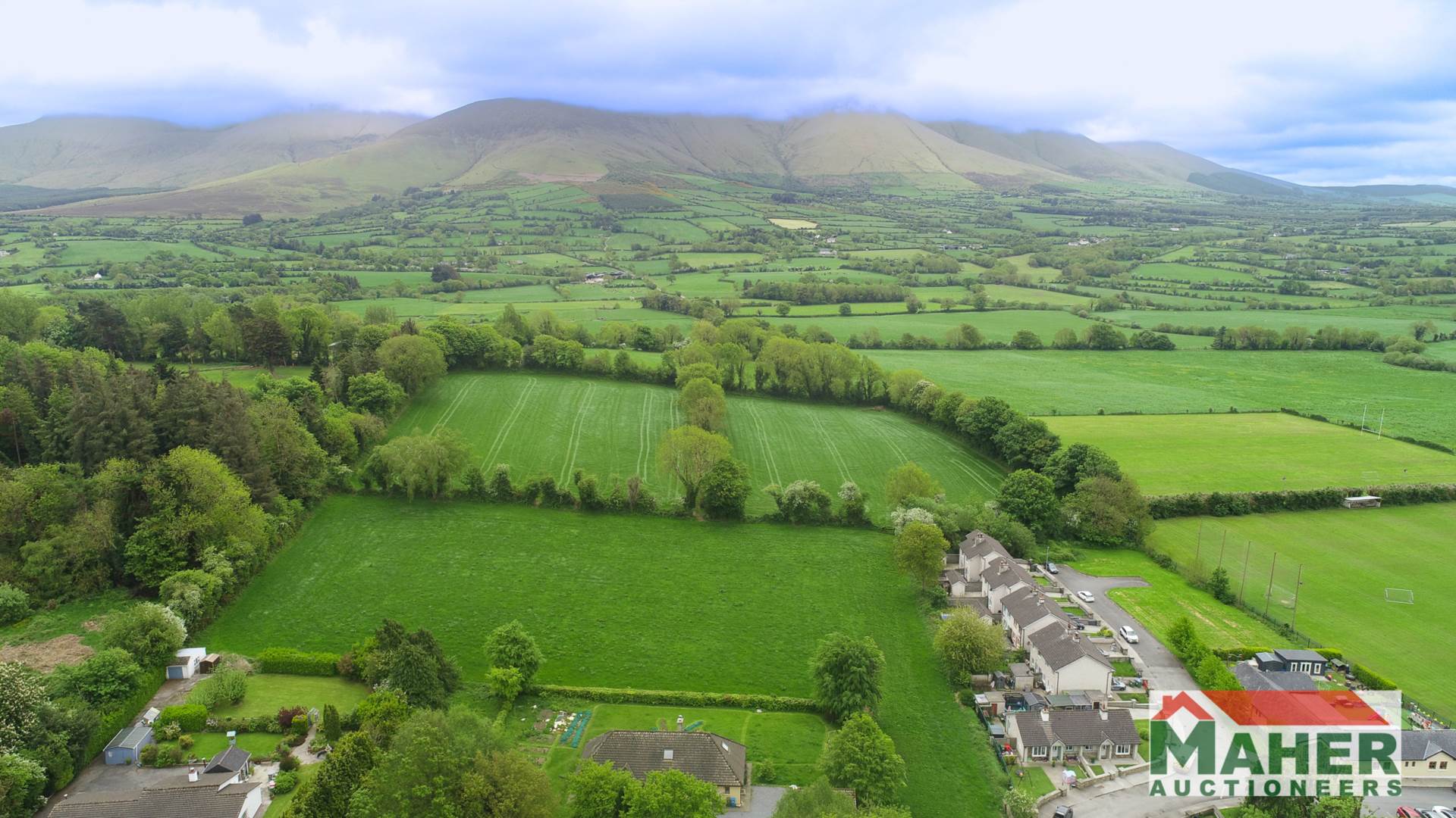 2.6 acres Lisvarrinane, Glen of Aherlow 2.6 acres Lisvarrinane, Glen of Aherlow