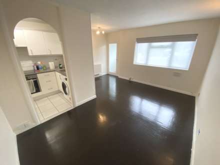 Harriet Way, Bushey, Image 2