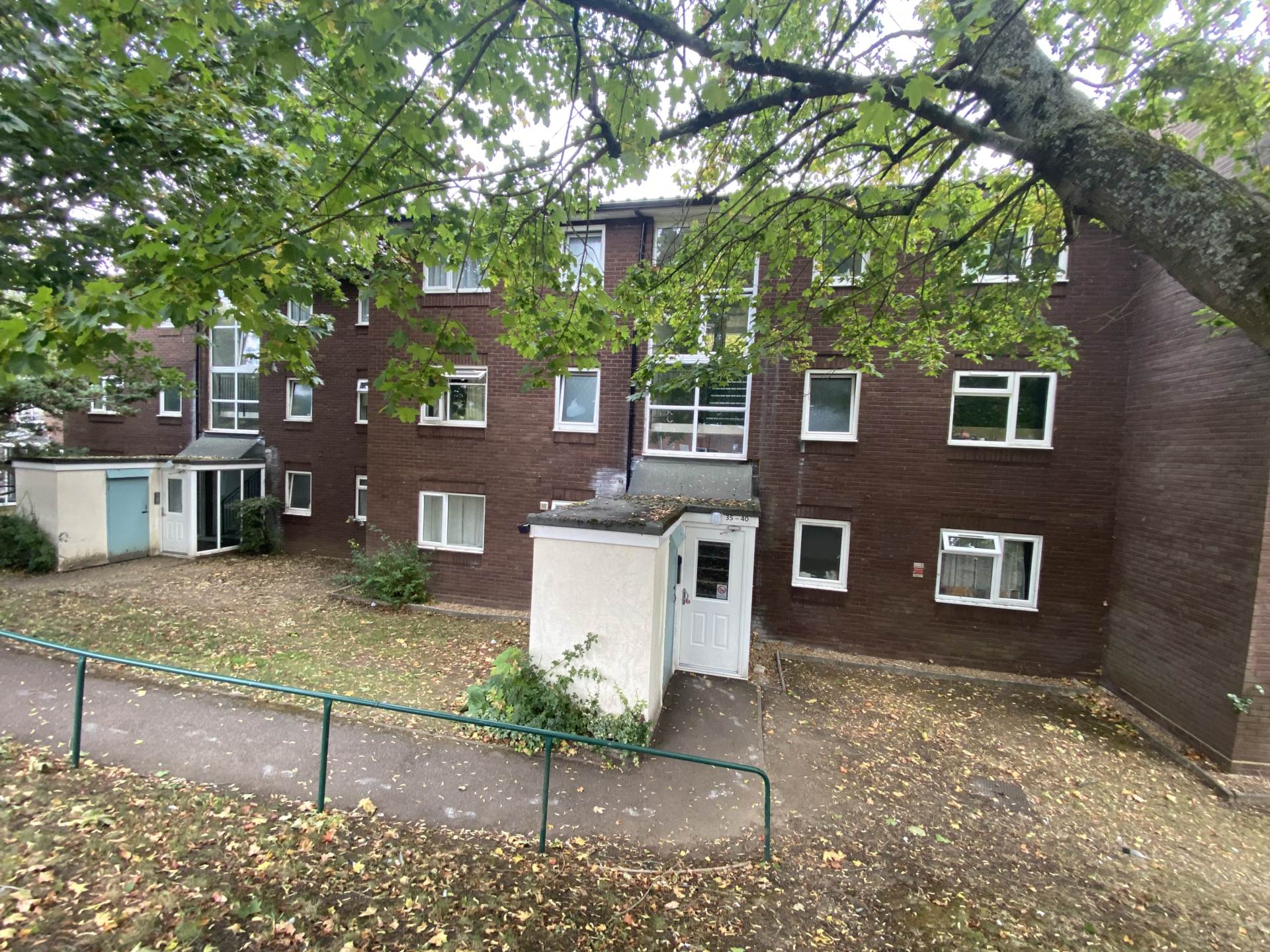 Scrubbitts Square, Radlett, Image 1
