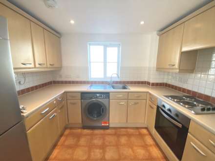 Armstrong Close, Borehamwood, Image 4