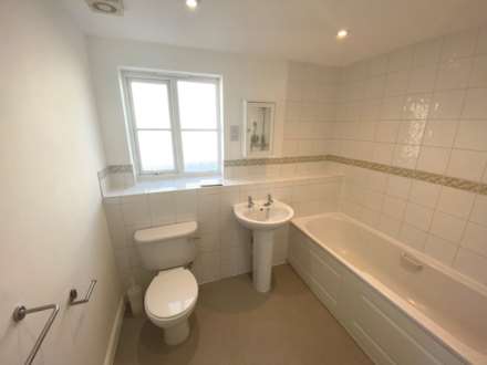 Armstrong Close, Borehamwood, Image 7