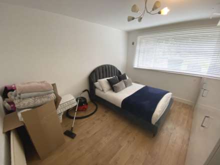 West View Court, Elstree, Image 4