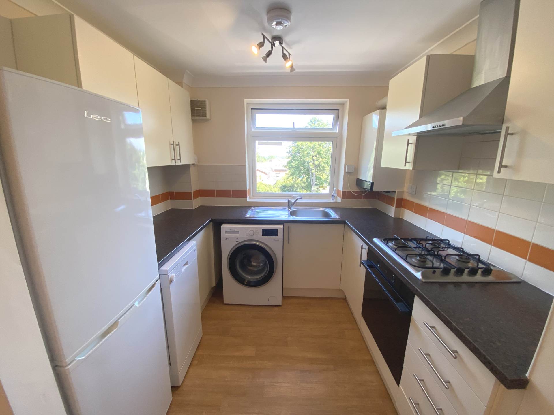 The Reddings, Borehamwood, Image 4