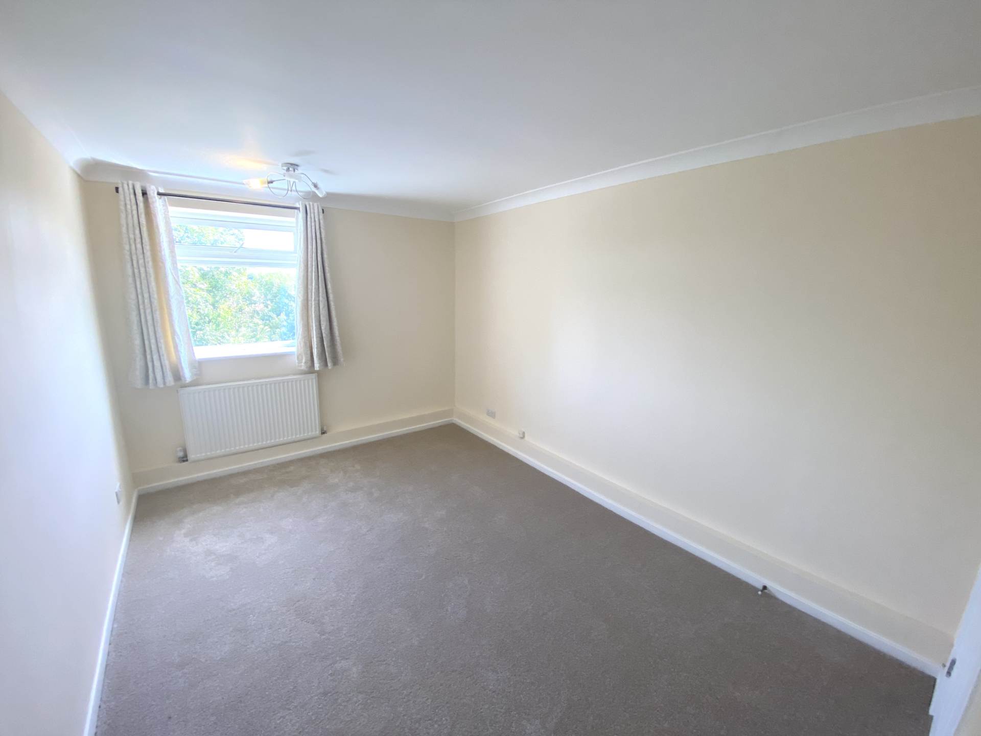 The Reddings, Borehamwood, Image 7