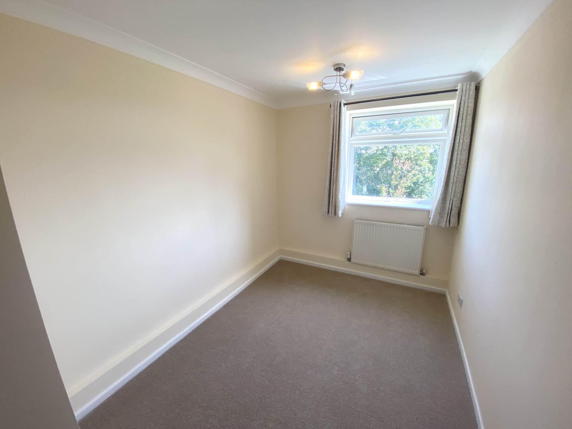 The Reddings, Borehamwood, Image 9