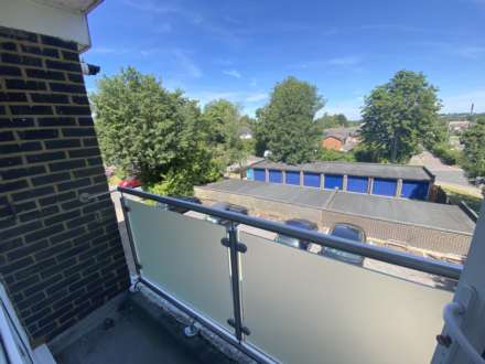 The Reddings, Borehamwood, Image 6