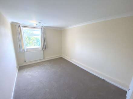 The Reddings, Borehamwood, Image 7