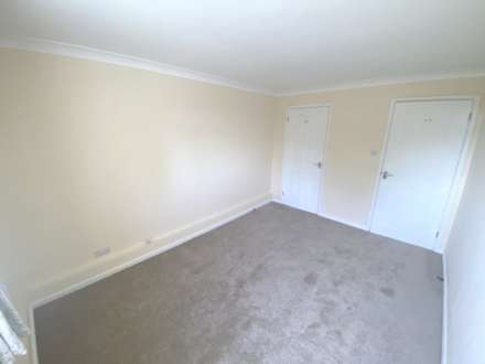 The Reddings, Borehamwood, Image 8