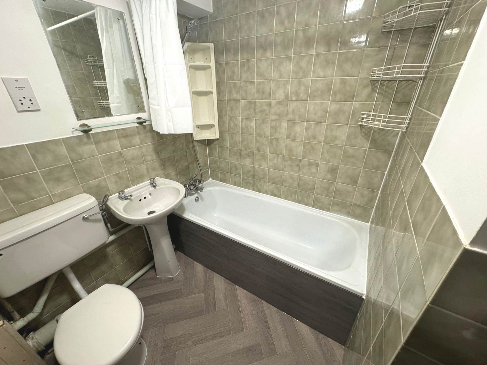 Romeland Court, Elstree, Image 10