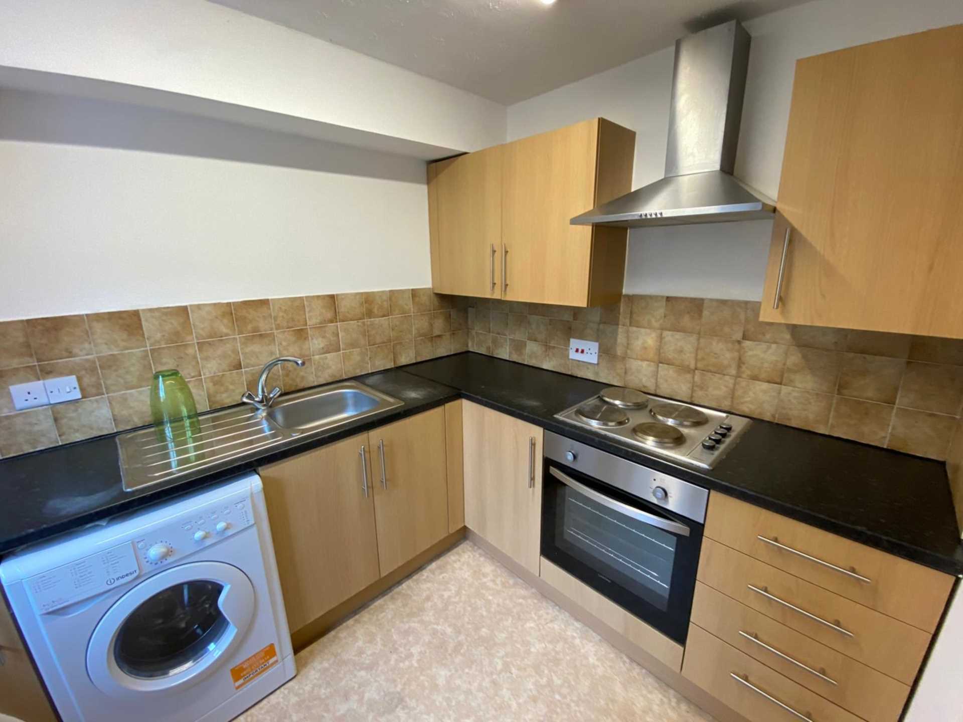 Romeland Court, Elstree, Image 4