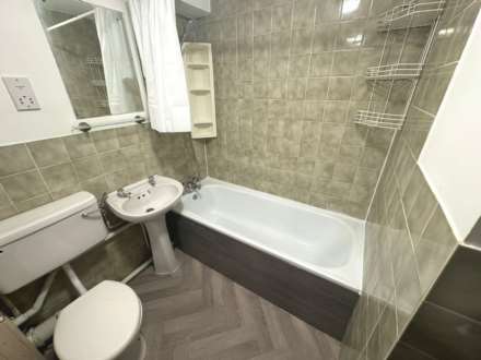 Romeland Court, Elstree, Image 10