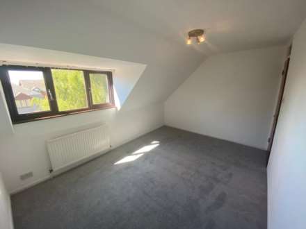 Romeland Court, Elstree, Image 8