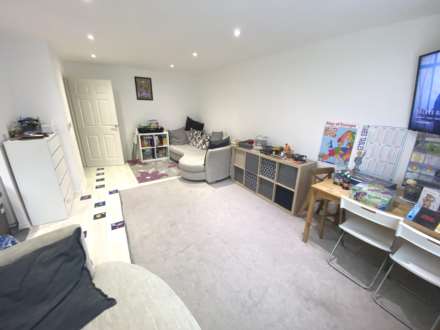 Alconbury Close, Borehamwood, Image 3