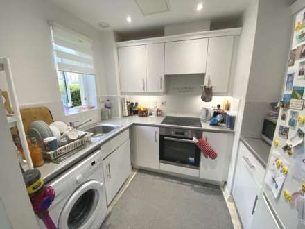 Alconbury Close, Borehamwood, Image 5