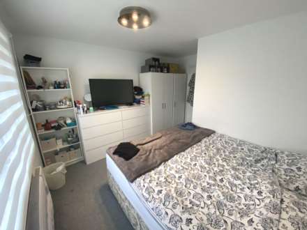 Alconbury Close, Borehamwood, Image 7