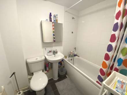 Alconbury Close, Borehamwood, Image 9