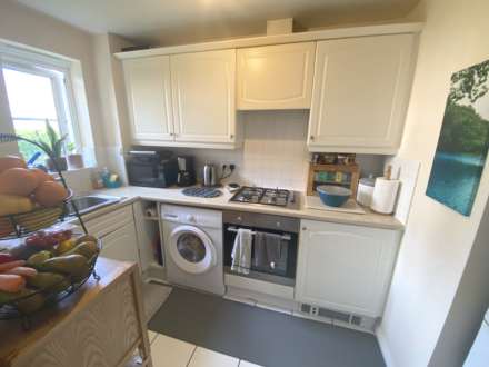 Gateshead Road, Borehamwood, Image 4