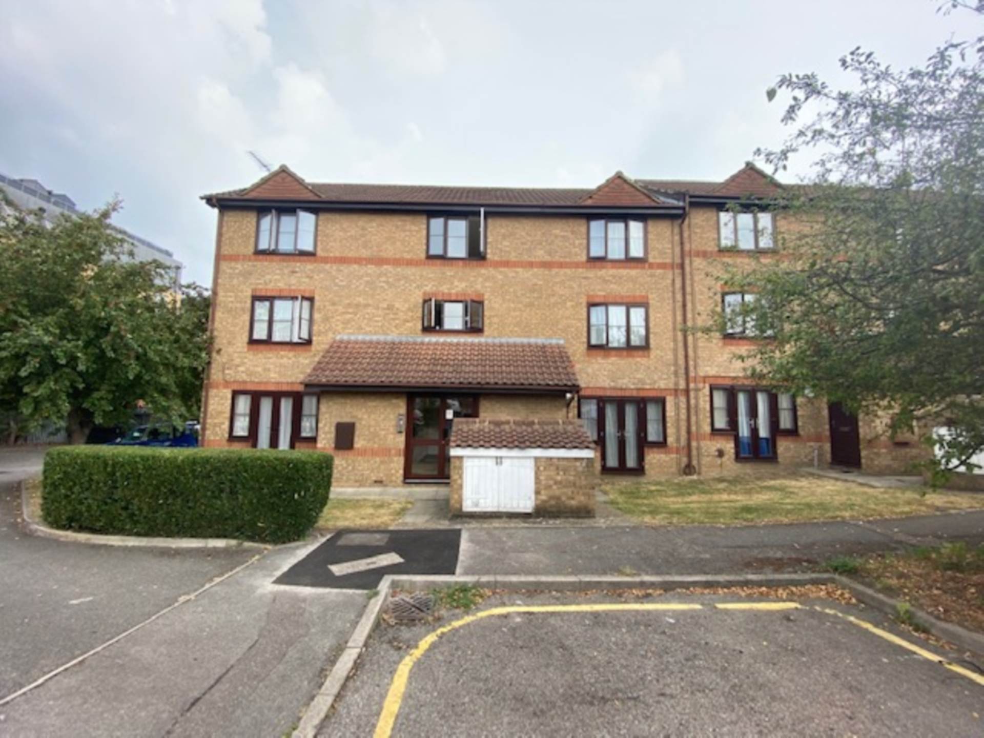 Dunnock Close, Borehamwood, Image 1