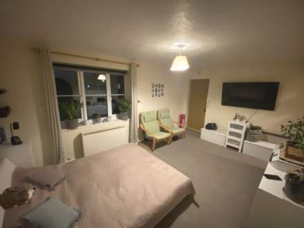 Dunnock Close, Borehamwood, Image 4