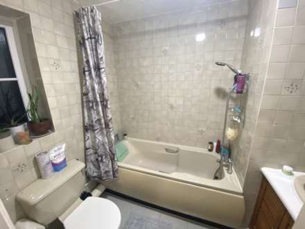 Dunnock Close, Borehamwood, Image 6