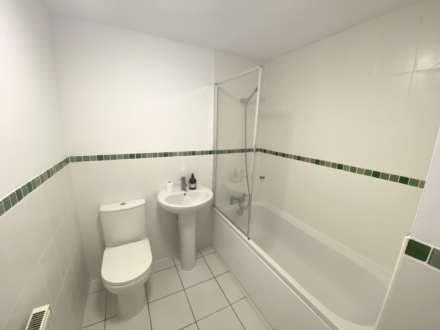 Alconbury Close, Borehamwood, Image 17