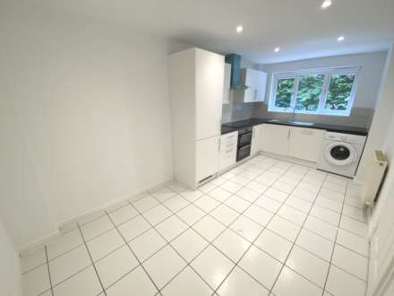 Alconbury Close, Borehamwood, Image 6