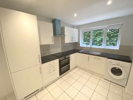 Alconbury Close, Borehamwood, Image 7