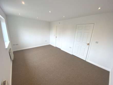 Alconbury Close, Borehamwood, Image 9