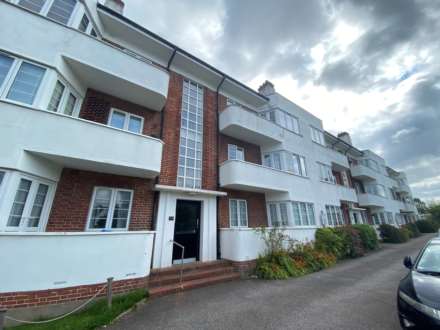 Hollywood Court, Elstree, Image 1