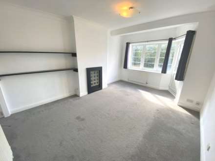 Hollywood Court, Elstree, Image 2