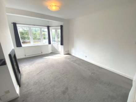 Hollywood Court, Elstree, Image 3
