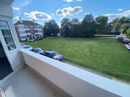 Hollywood Court, Elstree, Image 5