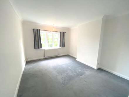 Hollywood Court, Elstree, Image 7