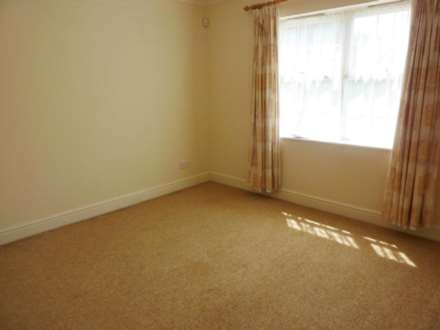 High Street, Edgware, Image 4