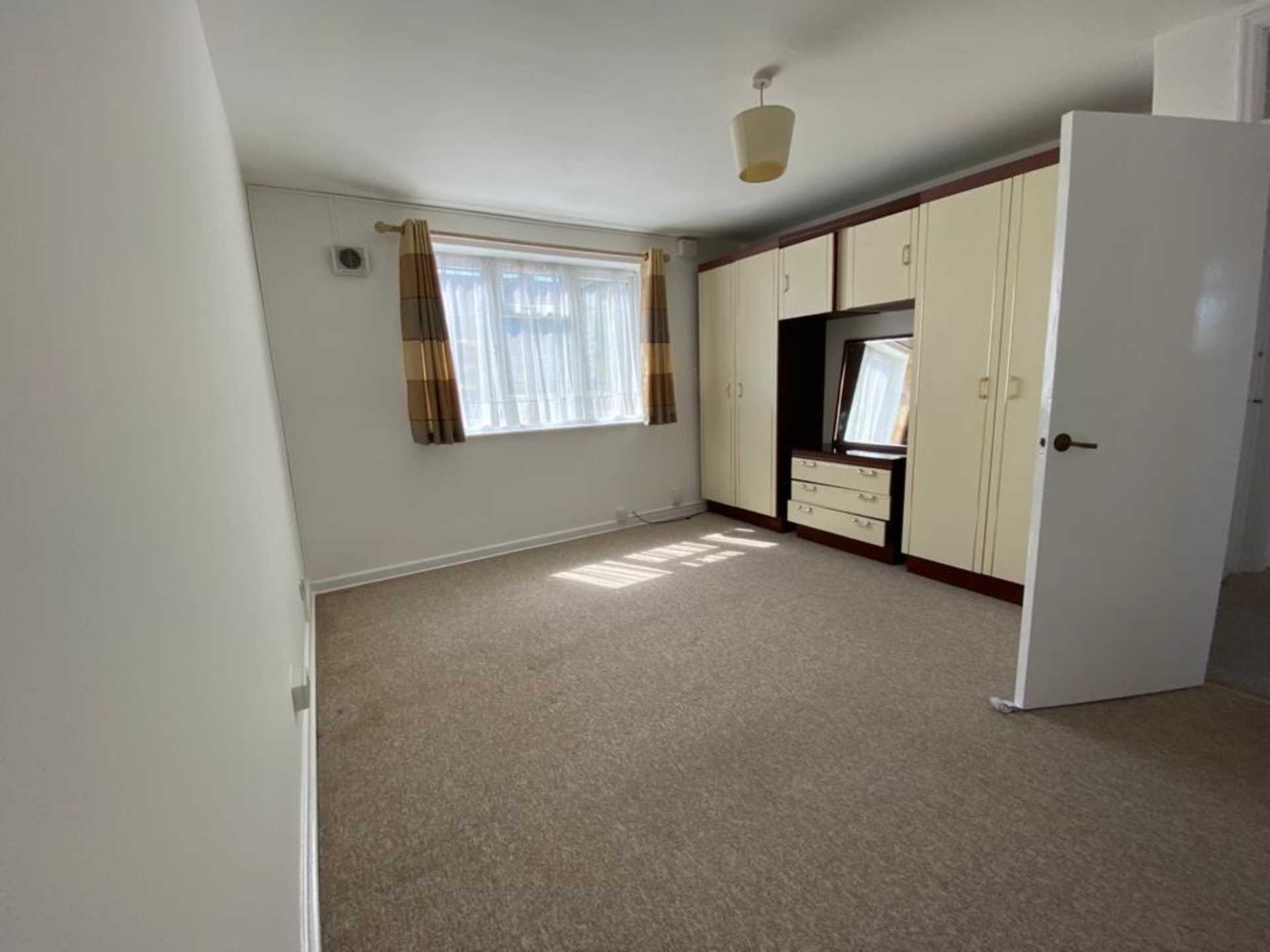 Fir Tree Court, Elstree, Image 8