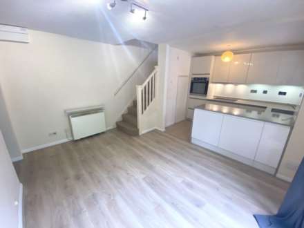 Kelly Court, Borehamwood, Image 5