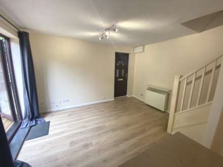 Kelly Court, Borehamwood, Image 6