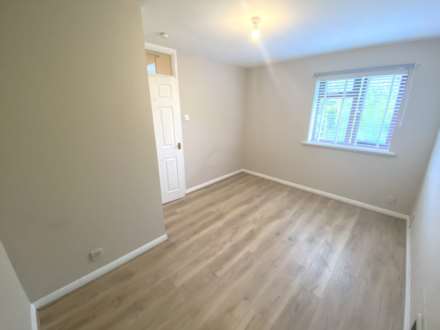 Kelly Court, Borehamwood, Image 7