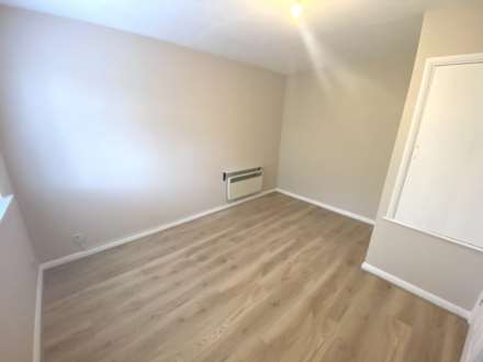 Kelly Court, Borehamwood, Image 8