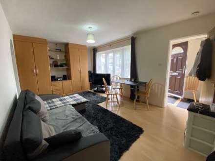 Property For Rent Dunnock Close, Borehamwood