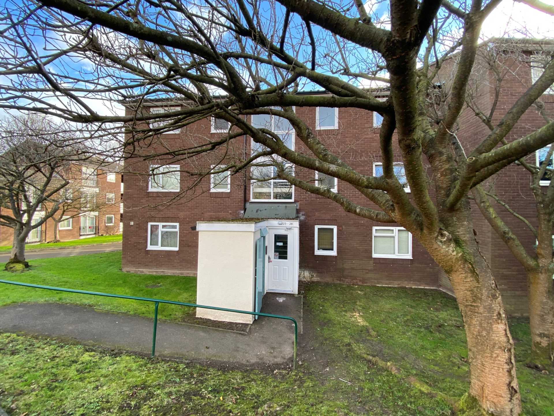 Scrubbits Square, Radlett, Image 1