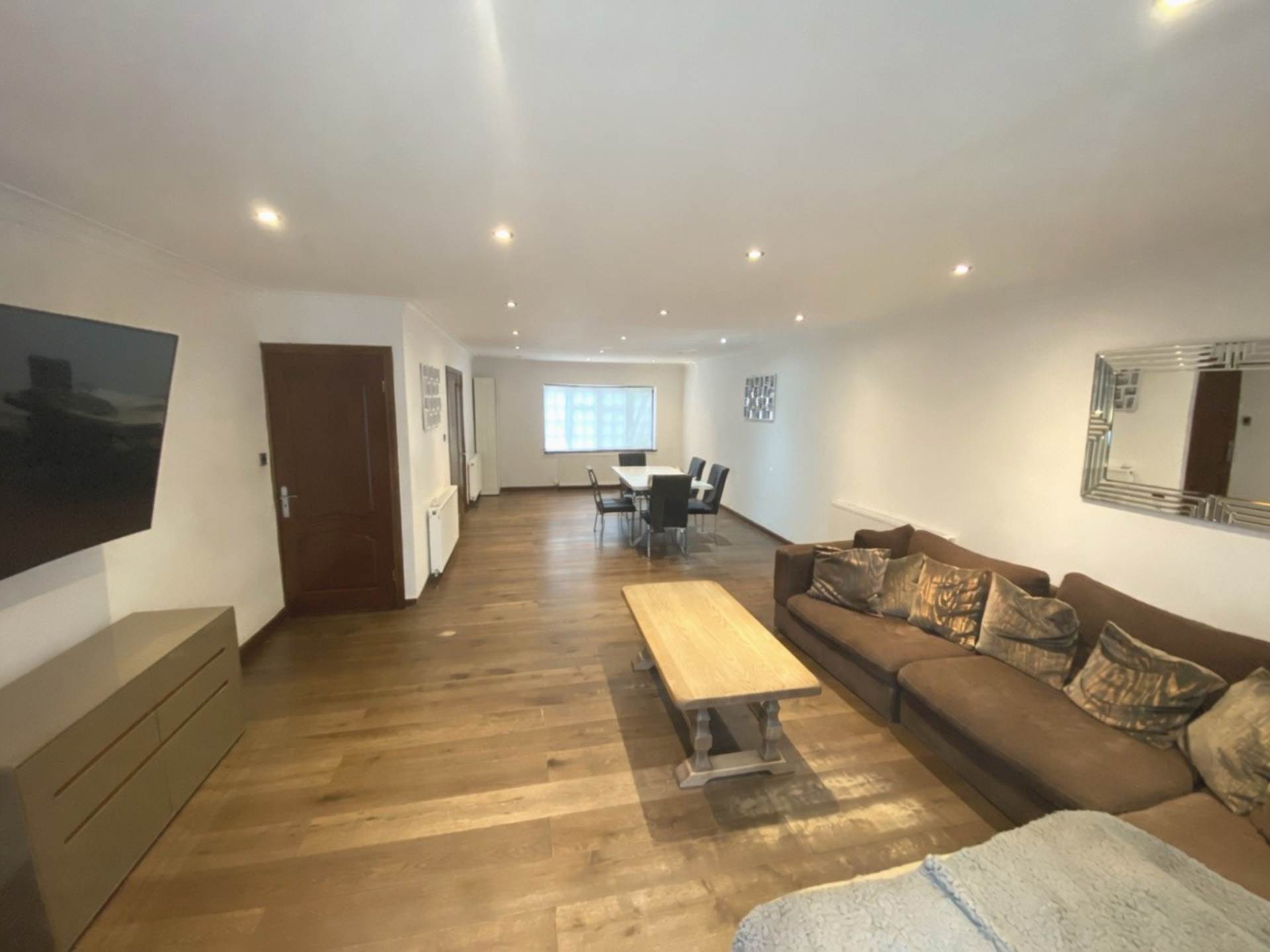 Clare Close, Elstree, Image 2