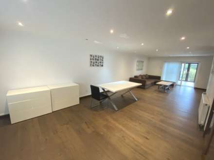 Clare Close, Elstree, Image 3