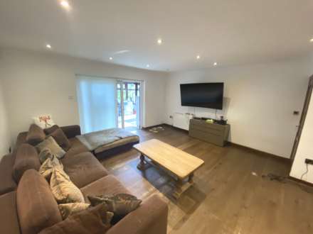 Clare Close, Elstree, Image 4