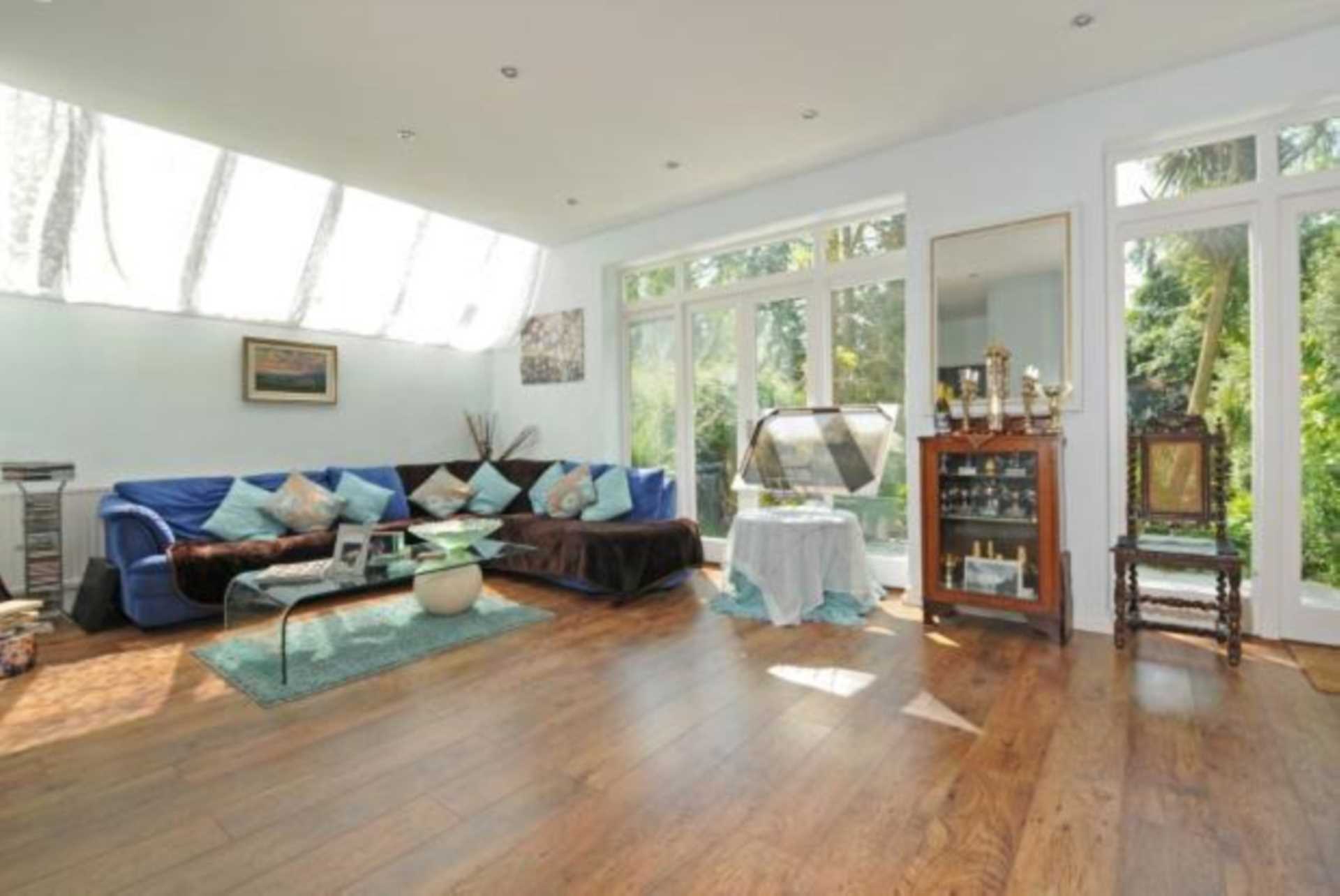 Canons Drive, Edgware, Image 1